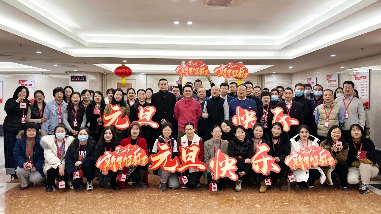 12月29日：供銷(xiāo)大集開(kāi)展“凝心聚力，‘供’赴新程”新年慰問(wèn)活動(dòng)（民生）.jpg