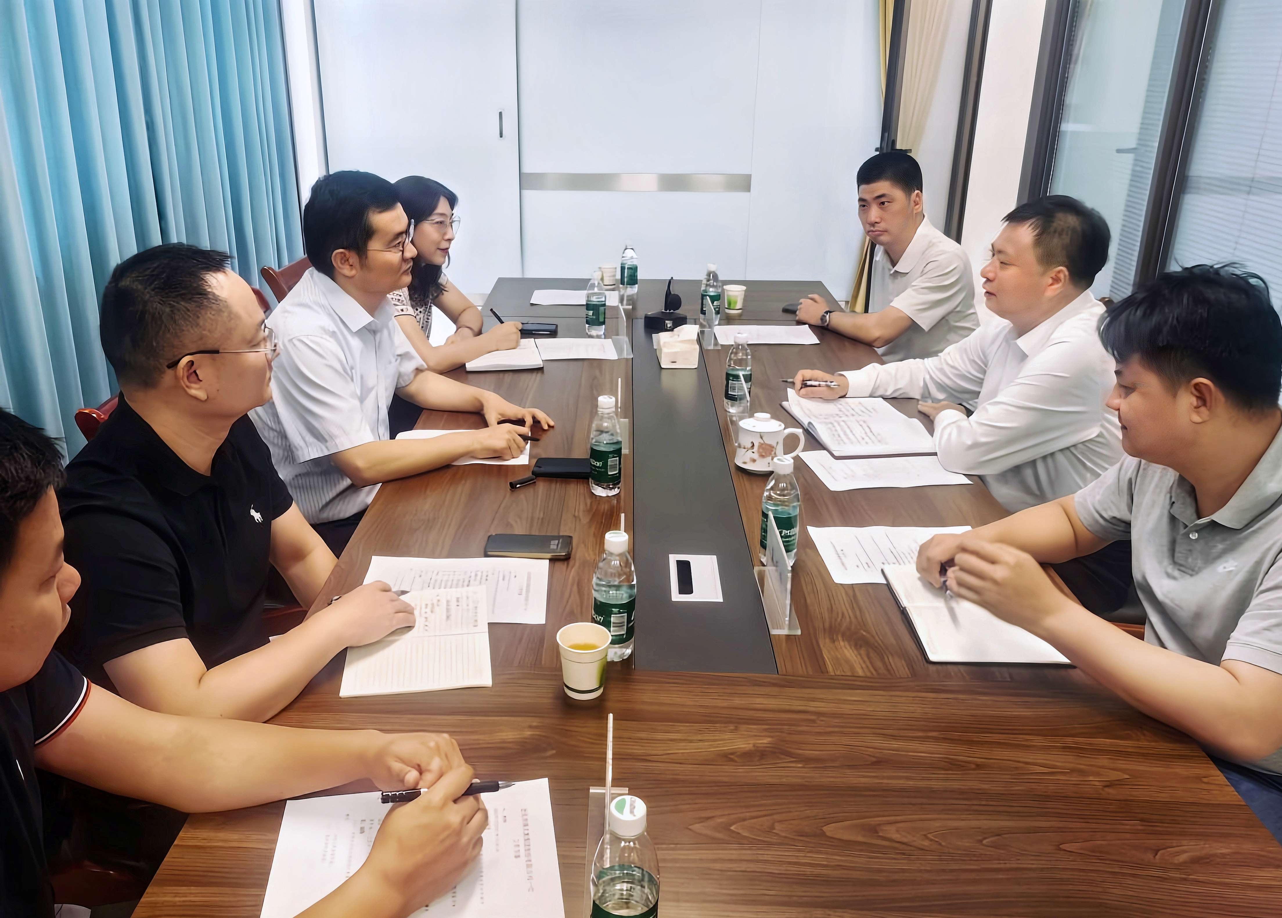 7月20日，朱延東與三亞市副市長(cháng)張長(cháng)豐舉行會(huì )談.jpg